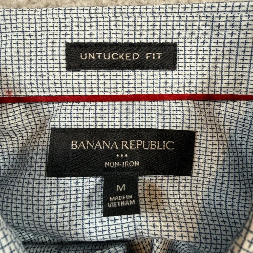NEW Banana Republic Untucked Shirt Mens Medium Non-Iron Micro-Grid Button Down